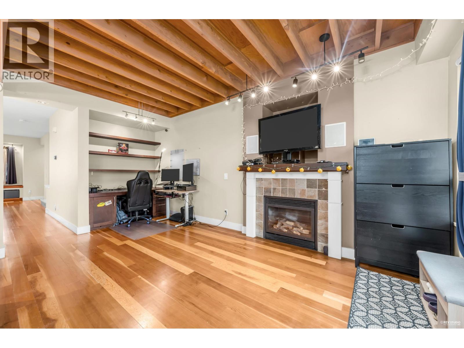 270 HOLLY AVENUE, New Westminster