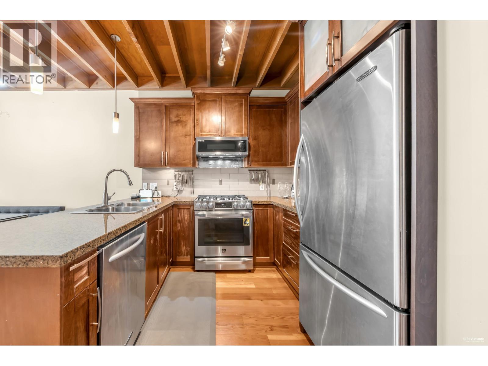 270 HOLLY AVENUE, New Westminster