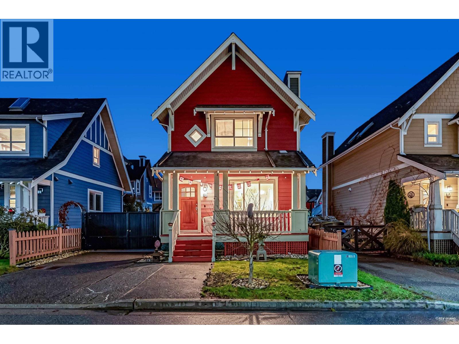 270 HOLLY AVENUE, New Westminster