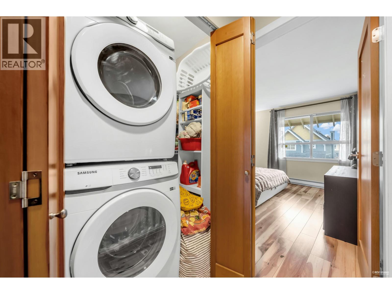 270 HOLLY AVENUE, New Westminster