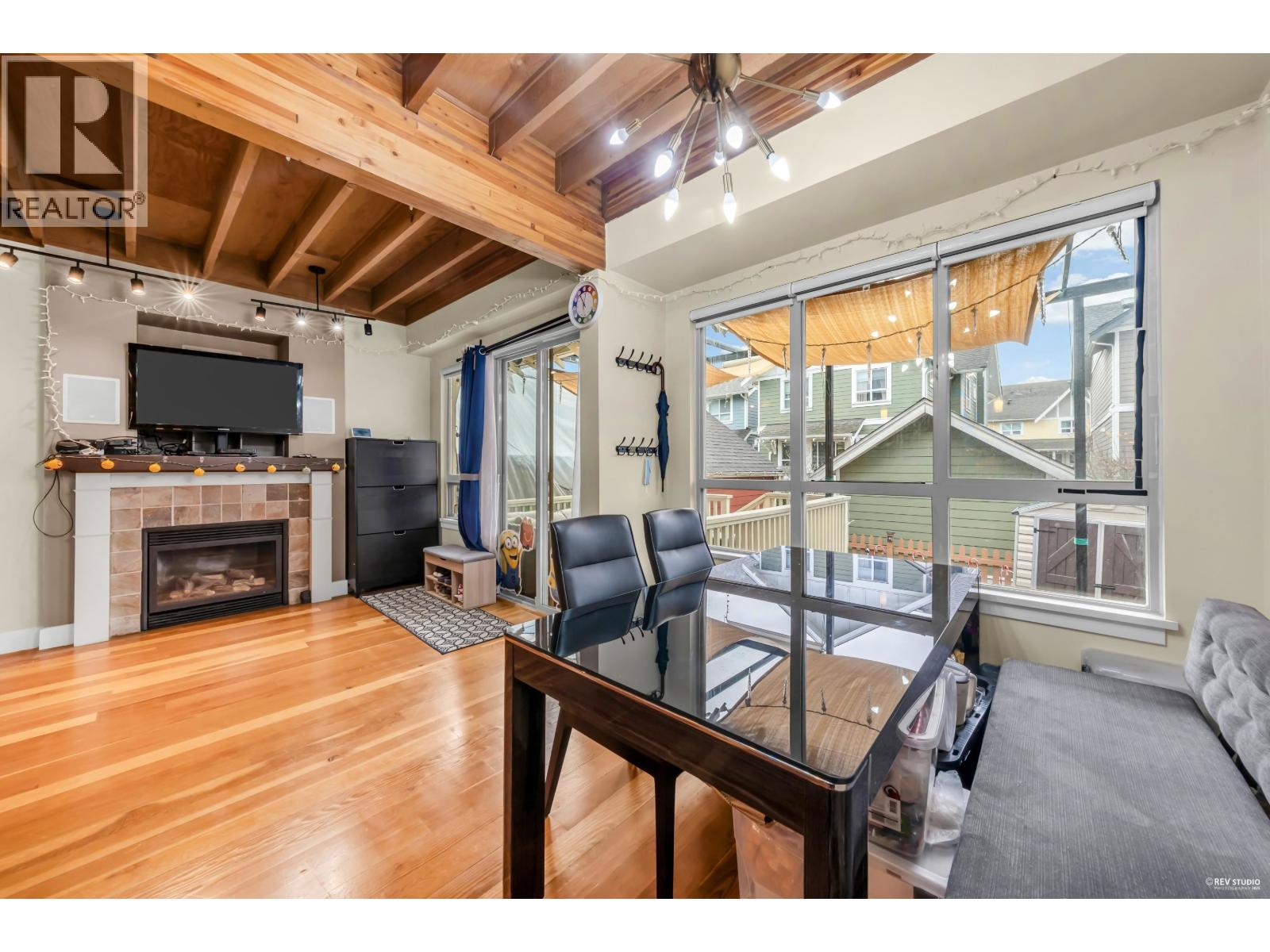 270 HOLLY AVENUE, New Westminster