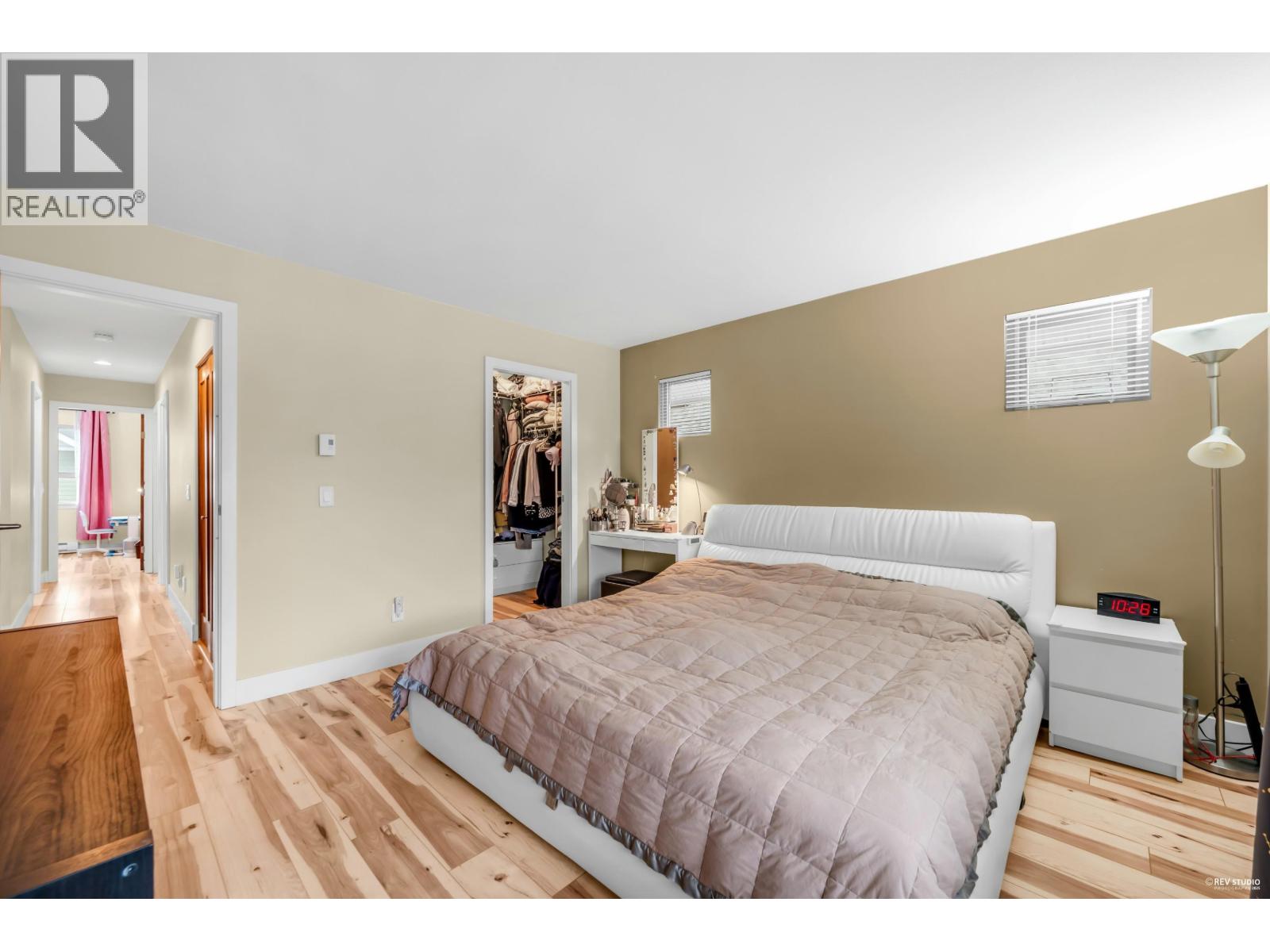 270 HOLLY AVENUE, New Westminster