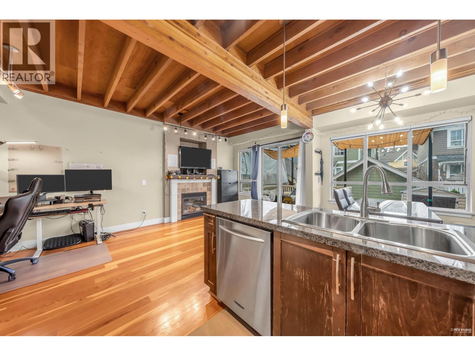 270 HOLLY AVENUE, New Westminster