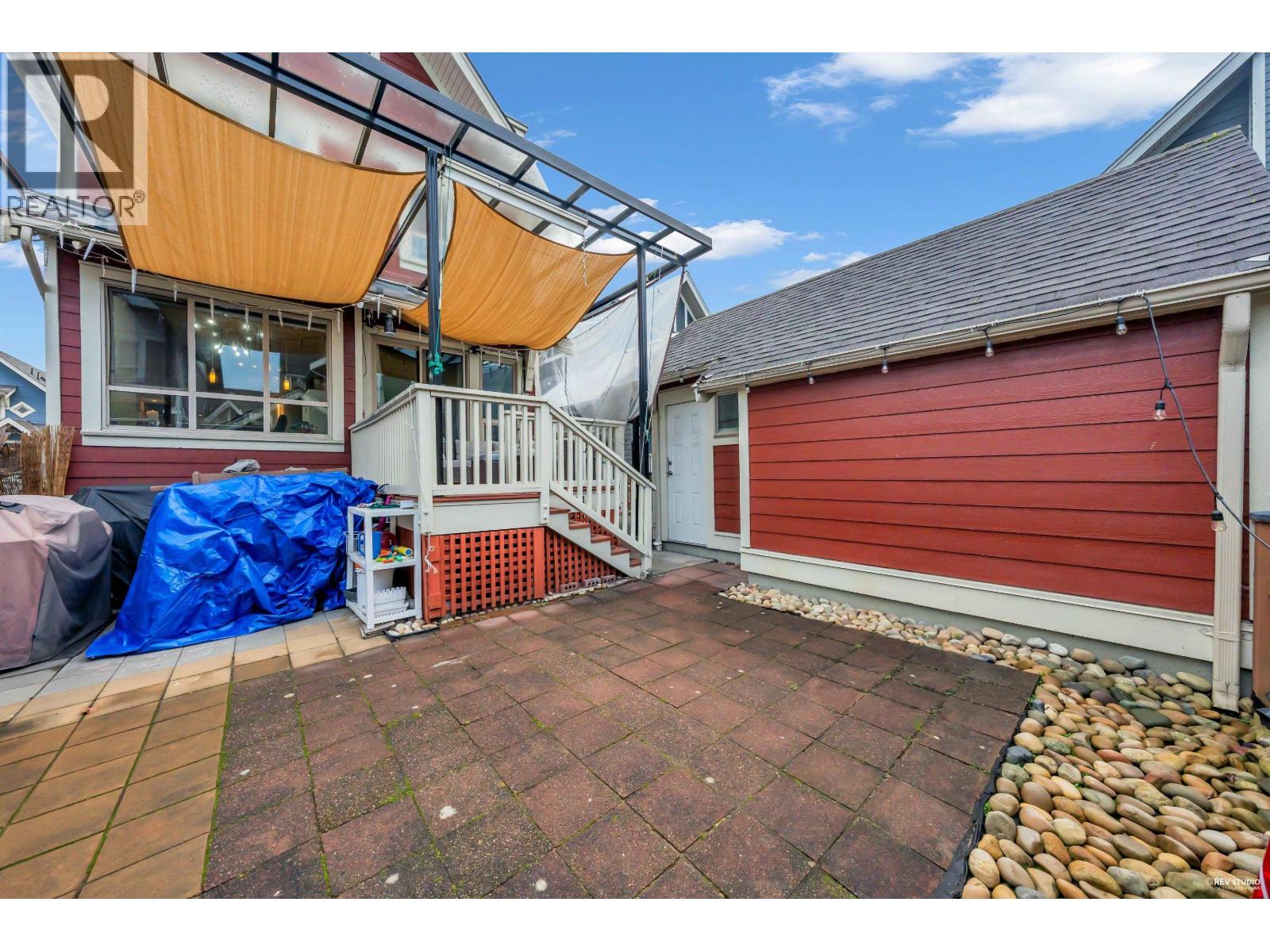 270 HOLLY AVENUE, New Westminster