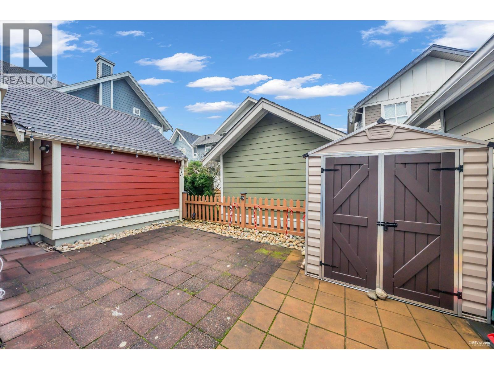 270 HOLLY AVENUE, New Westminster