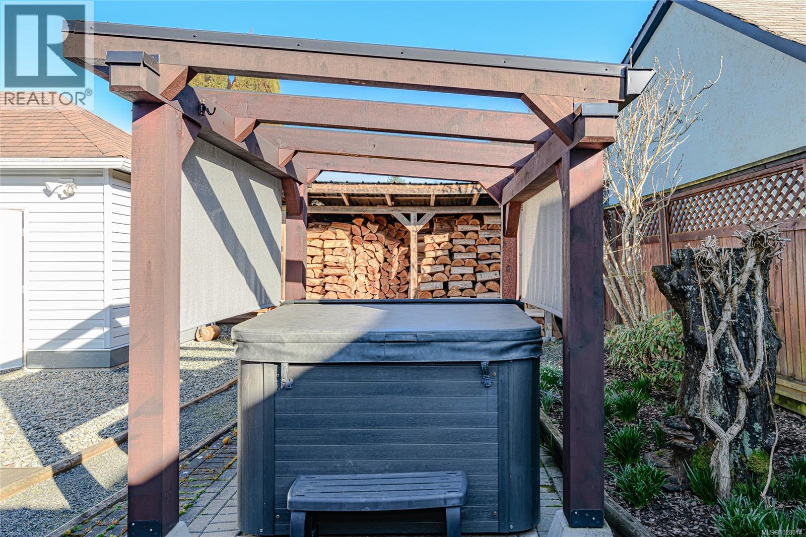 460 BUNDOCK AVE - 31