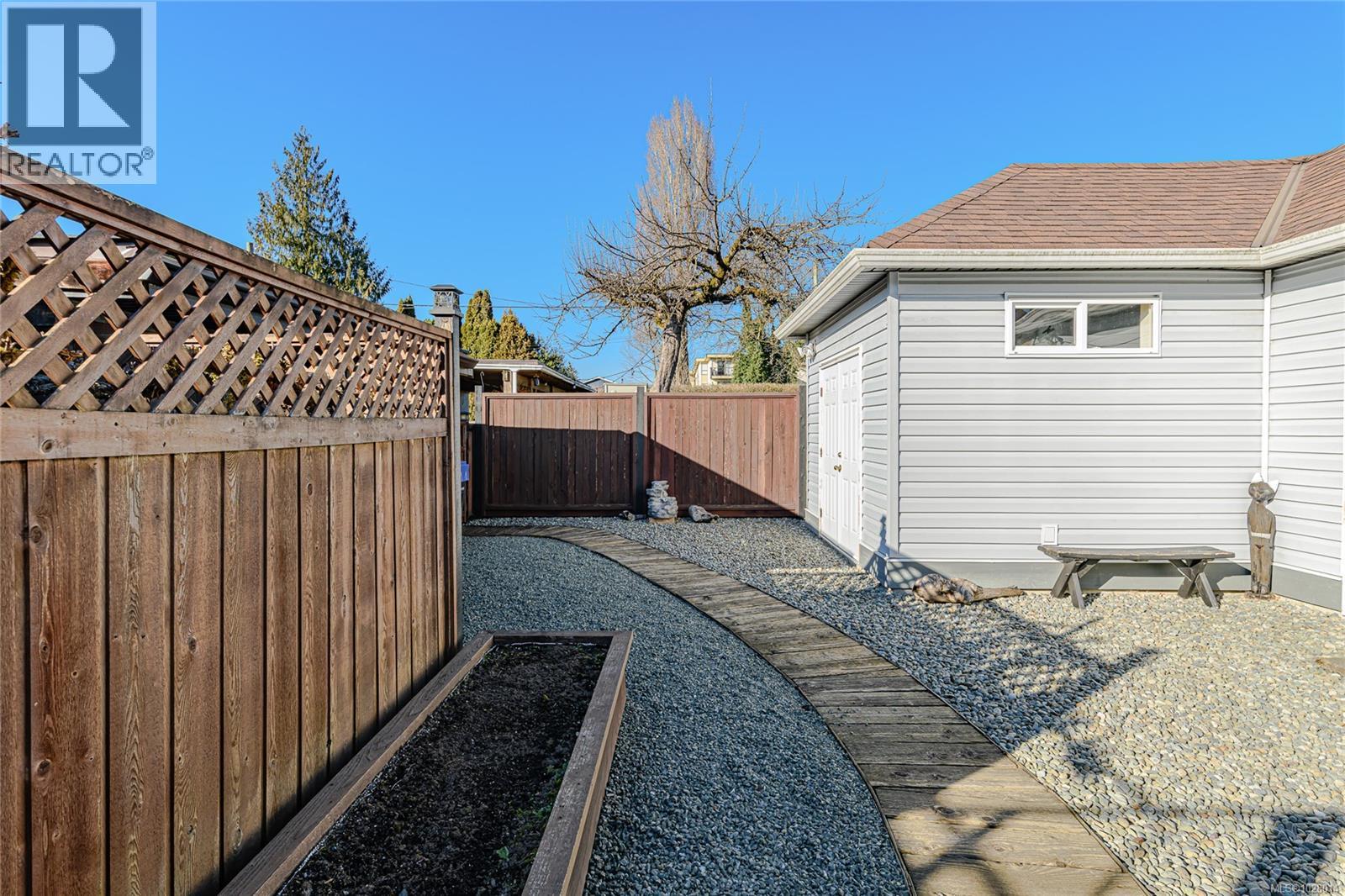 460 BUNDOCK AVE - 30