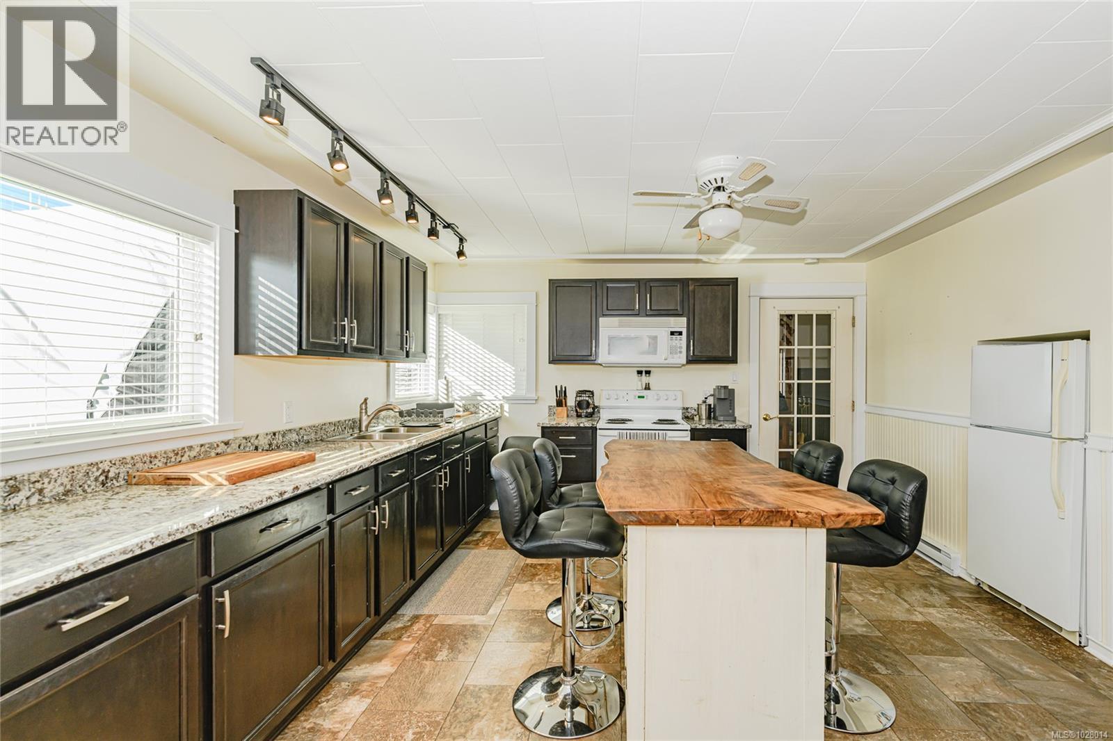 460 BUNDOCK AVE - 11