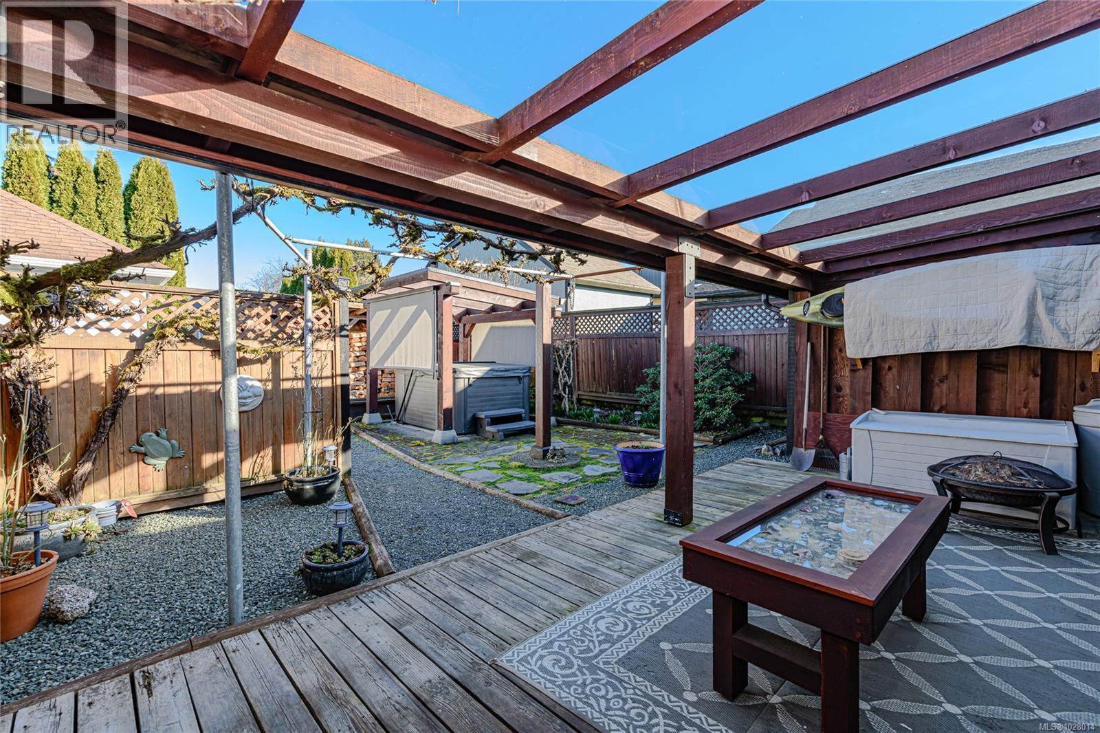 460 BUNDOCK AVE - 35