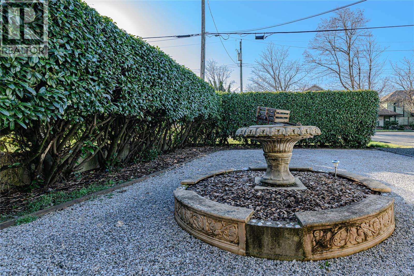 460 BUNDOCK AVE - 36