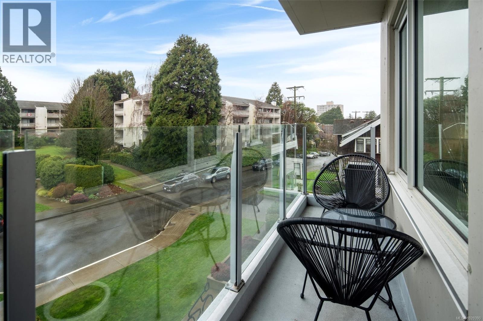 #307 200 DOUGLAS ST - 11