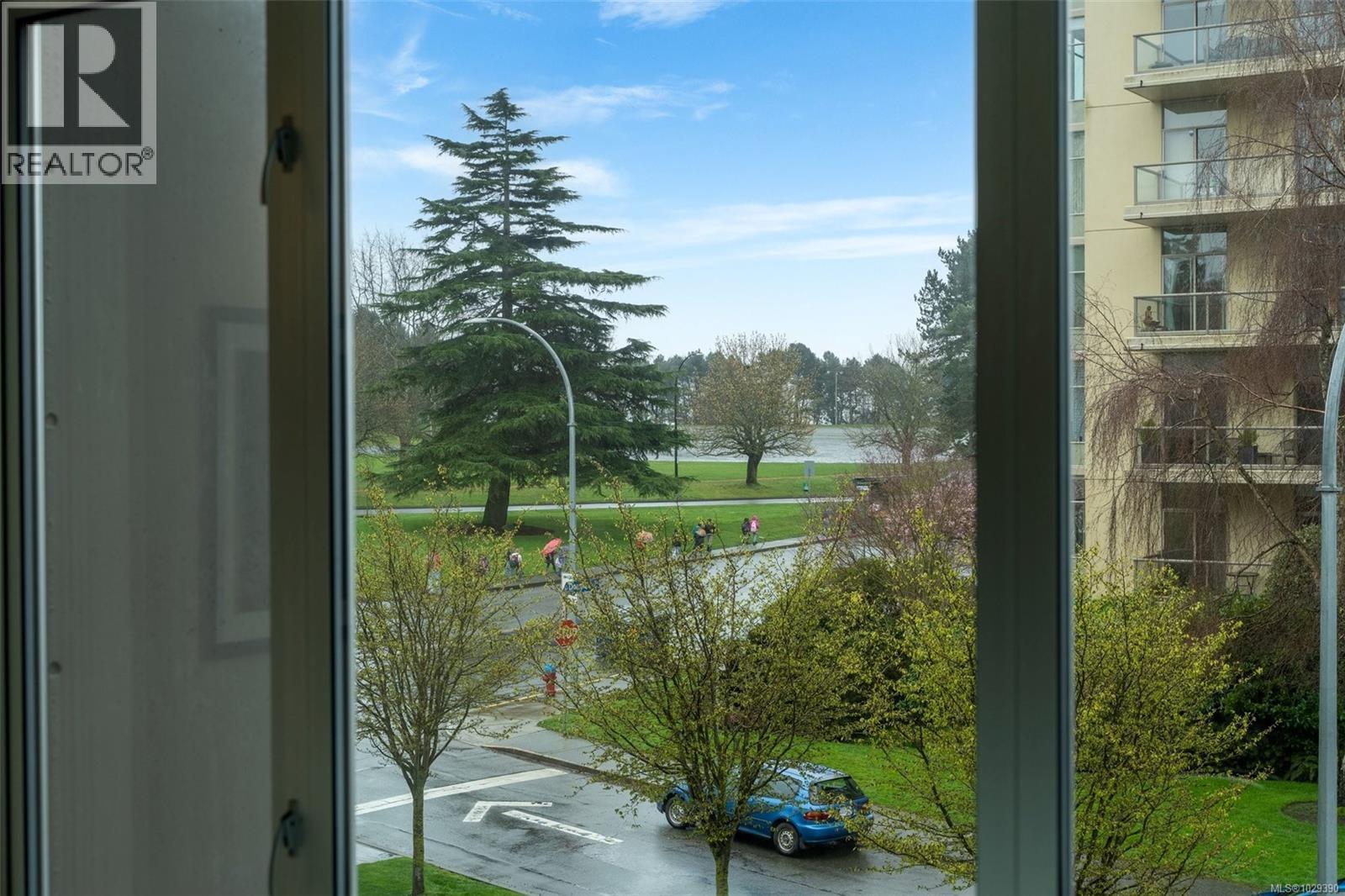 #307 200 DOUGLAS ST - 9