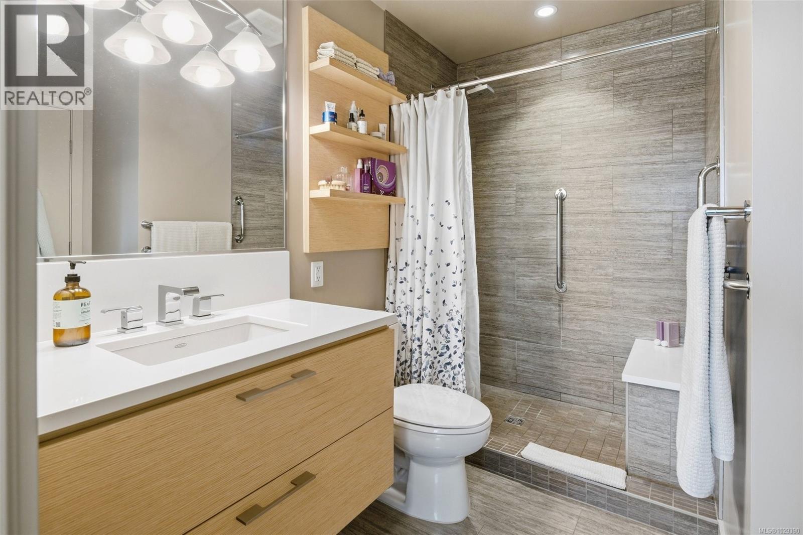 #307 200 DOUGLAS ST - 17