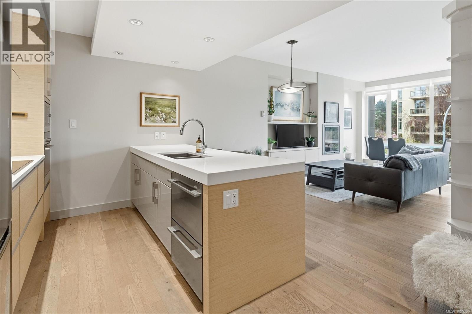 #307 200 DOUGLAS ST - 5