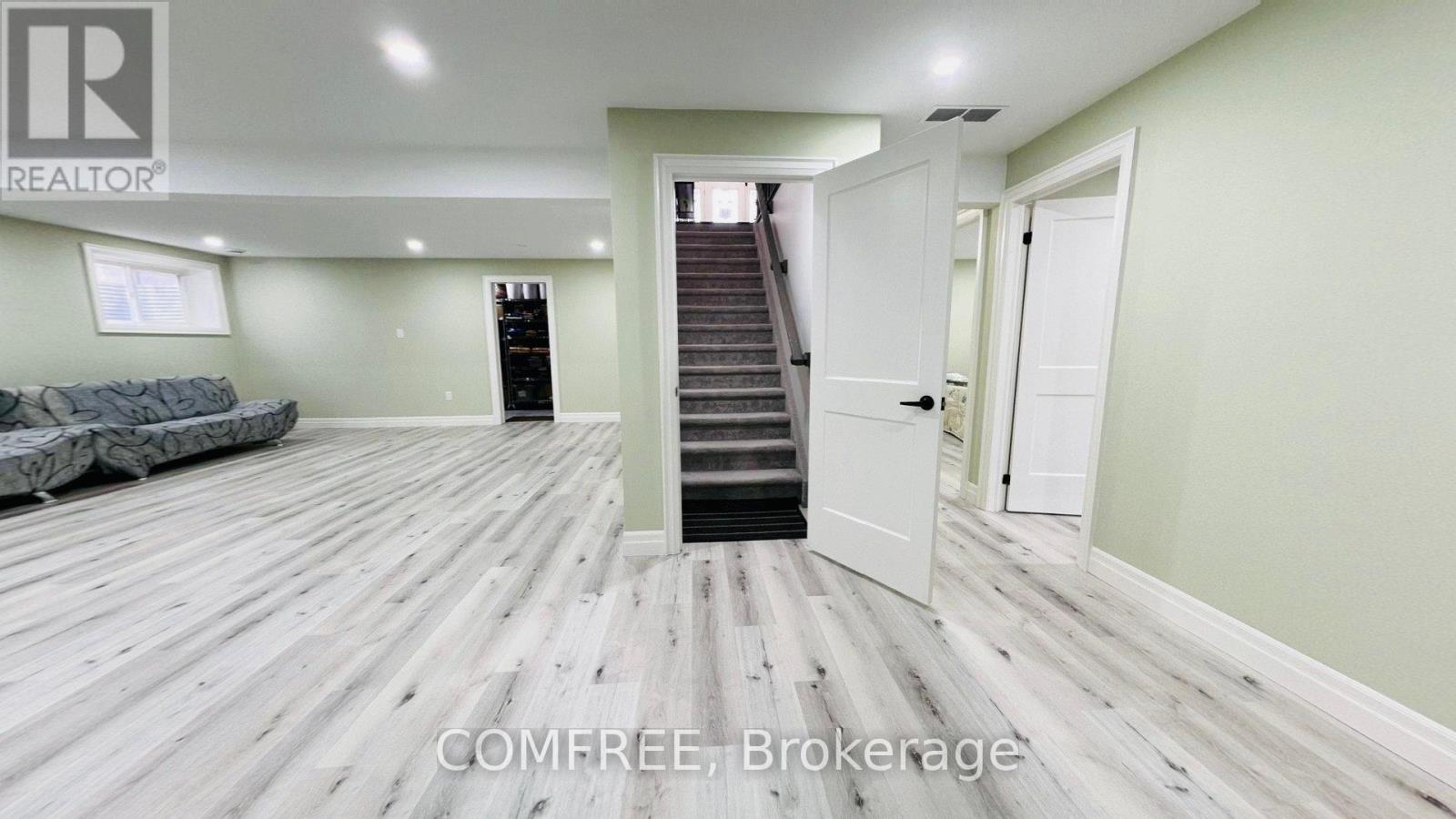 29 SABRINA AVENUE — photo 28