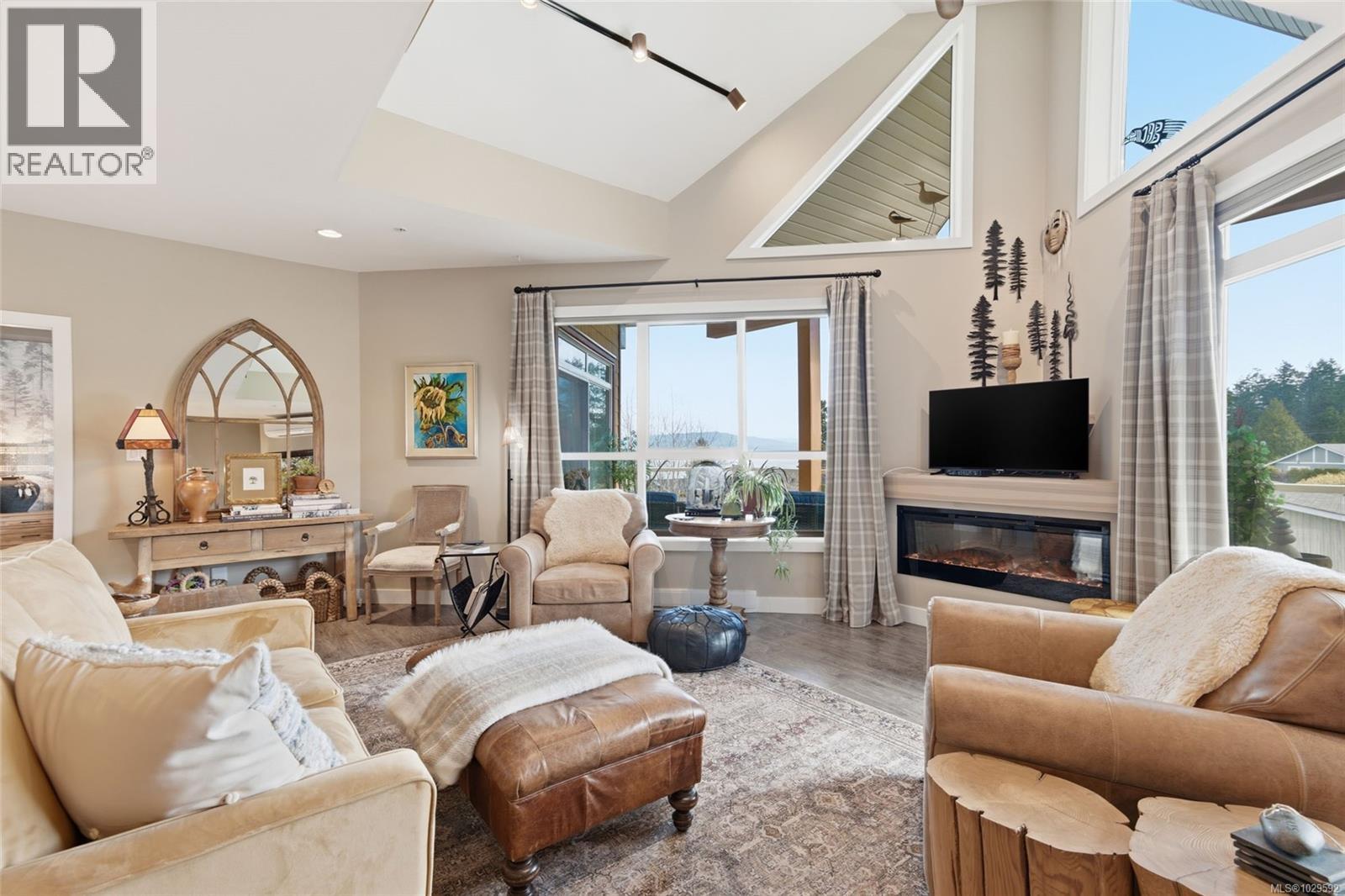 #303 439 COLLEGE RD - 18