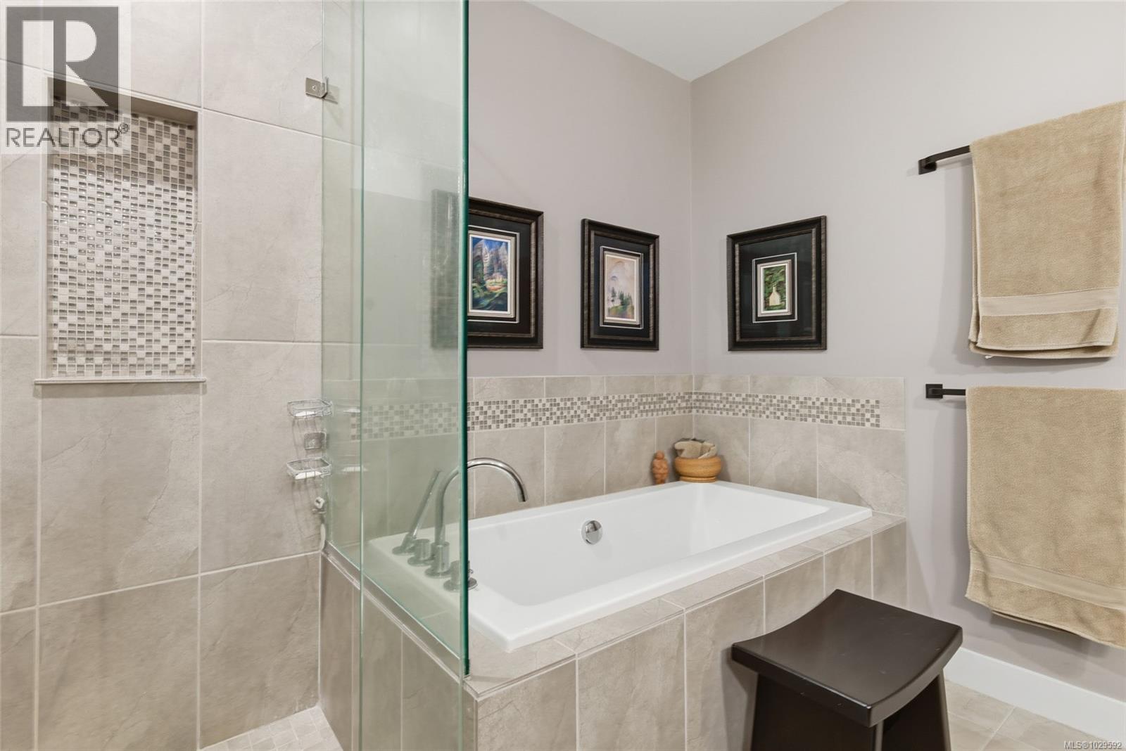 #303 439 COLLEGE RD - 27