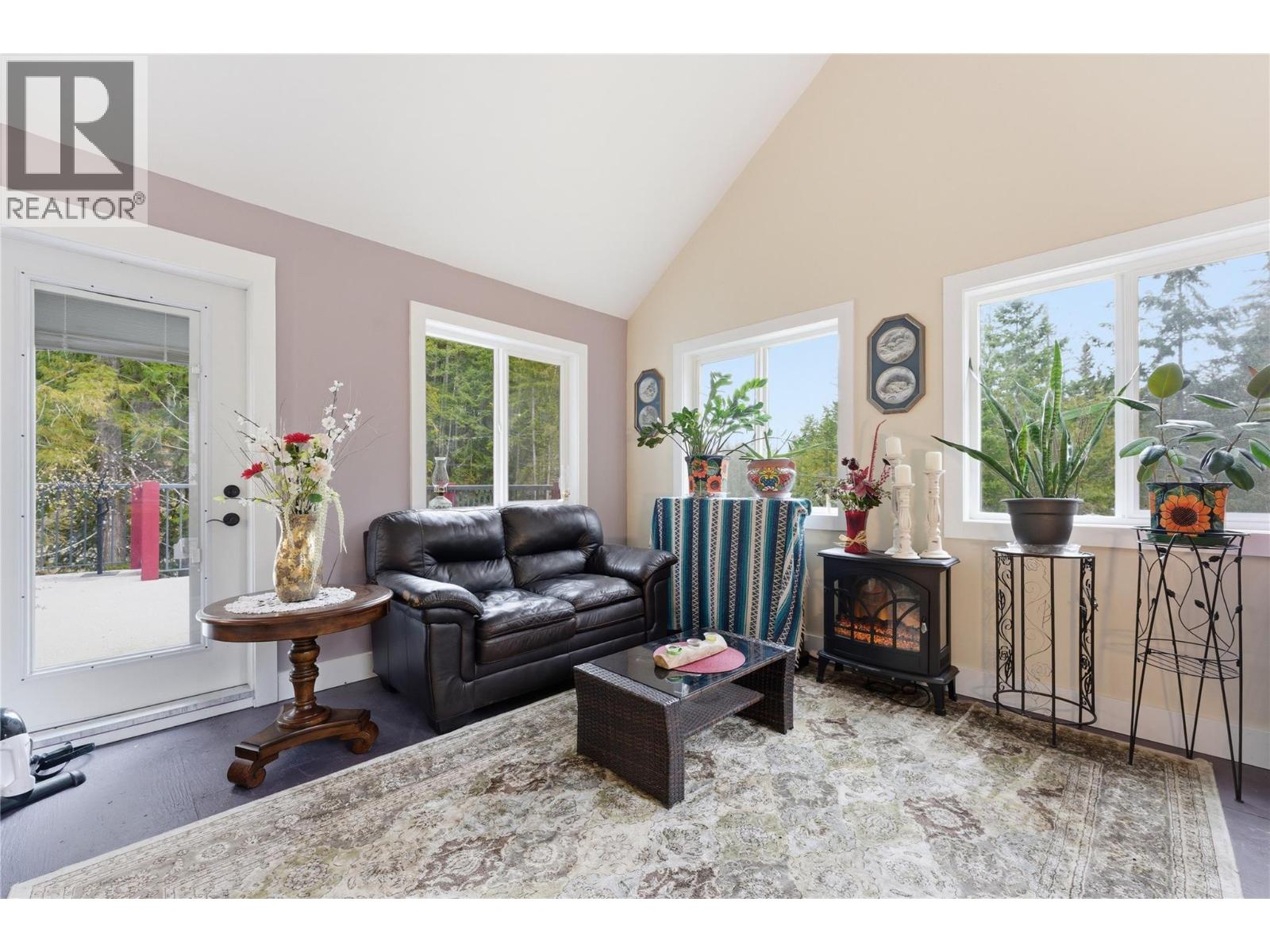  7463 Black Road Southeast, Salmon Arm