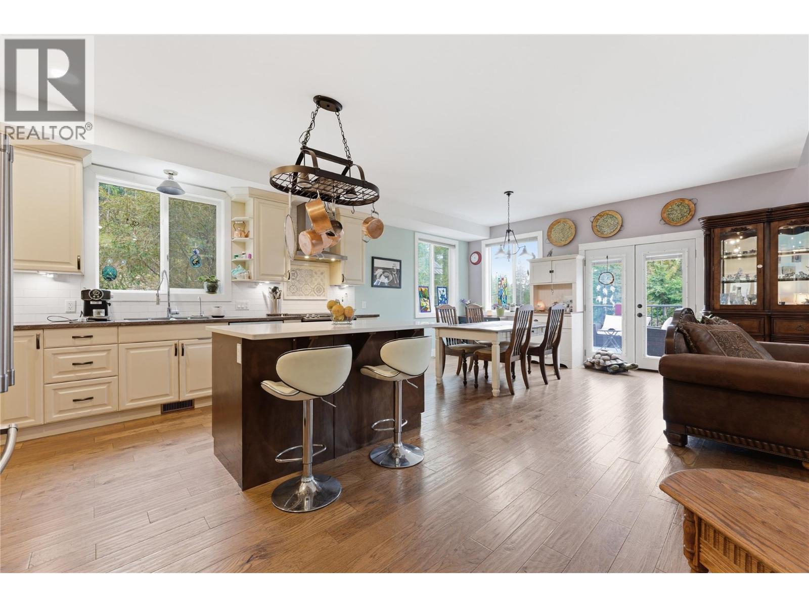  7463 Black Road Southeast, Salmon Arm