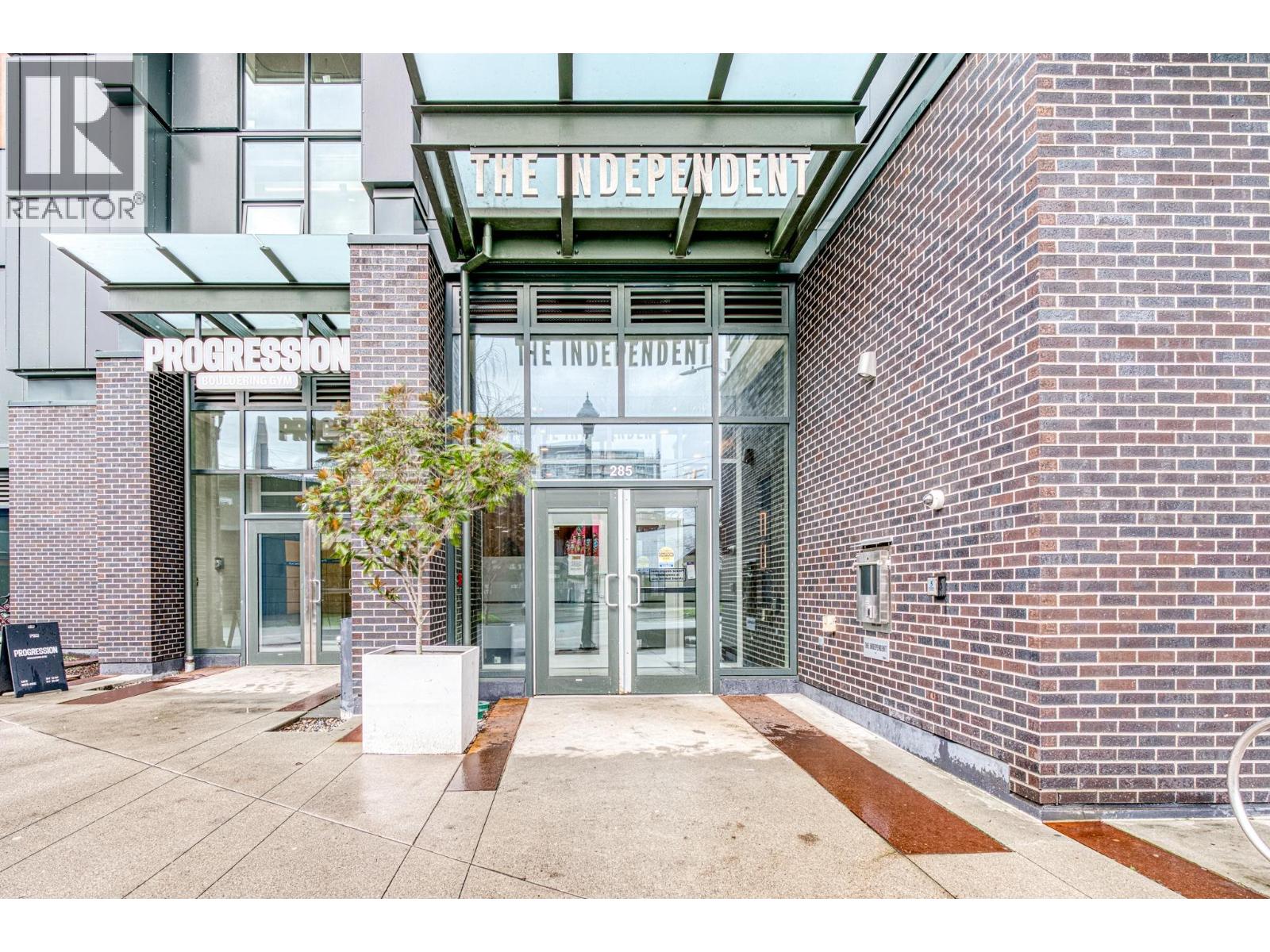 1806 285 E 10TH AVENUE