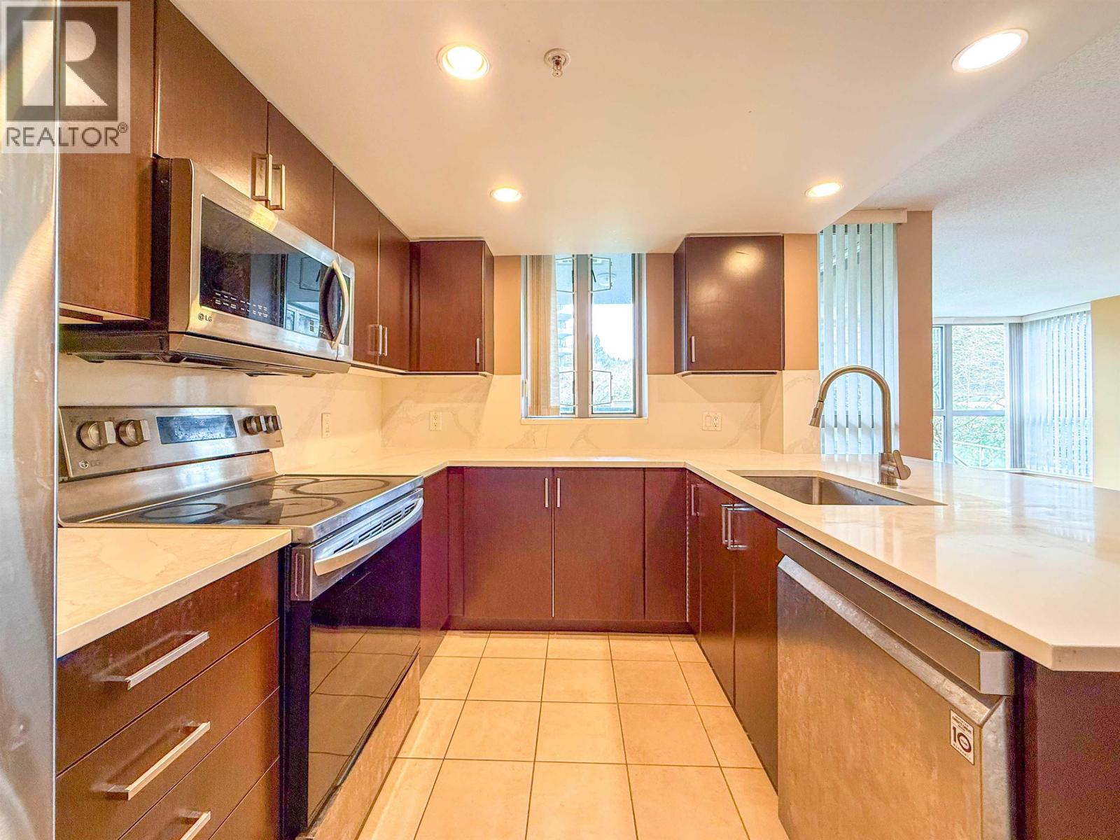 201 295 GUILDFORD WAY, Port Moody