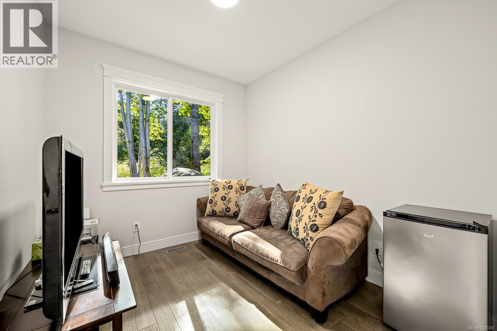 #4 2880 ARDEN RD - 18