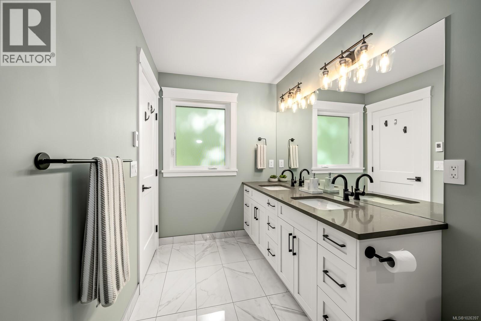 #4 2880 ARDEN RD - 13