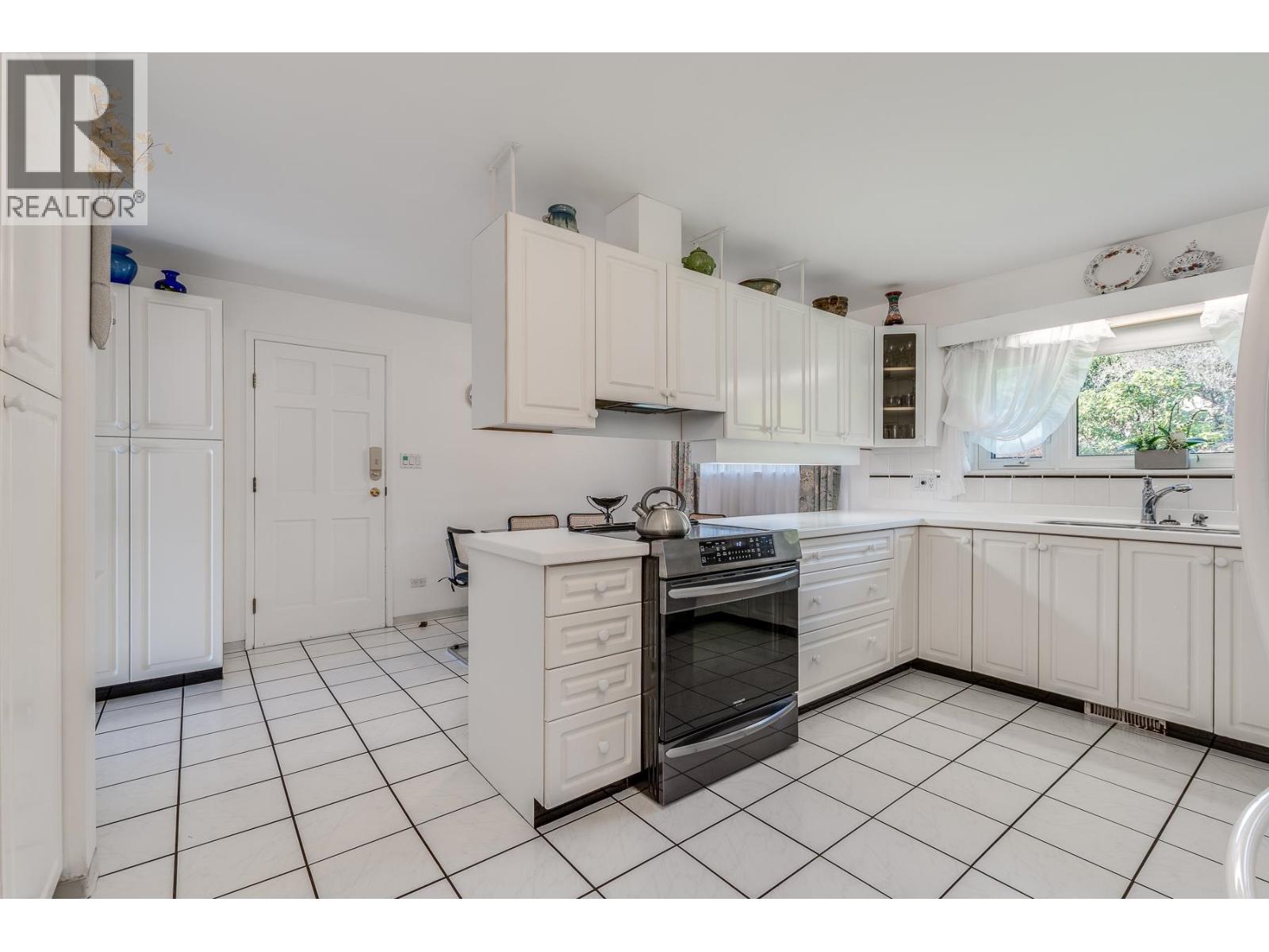 870 FARMLEIGH ROAD, West Vancouver