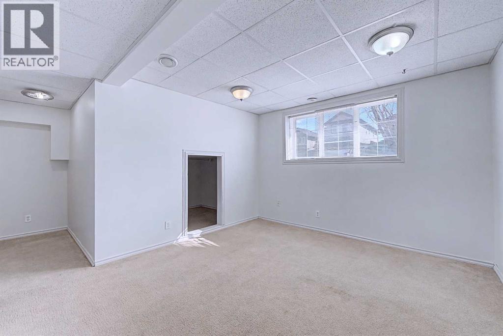 Single Family House 4 Level for Sale in  Saddlecreek Terrace NE Saddle Ridge Calgary 