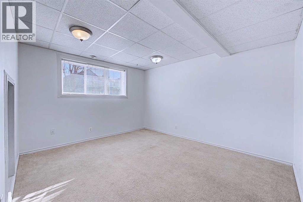 Single Family House 4 Level for Sale in  Saddlecreek Terrace NE Saddle Ridge Calgary 