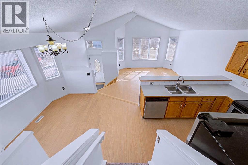 Single Family House 4 Level for Sale in  Saddlecreek Terrace NE Saddle Ridge Calgary 