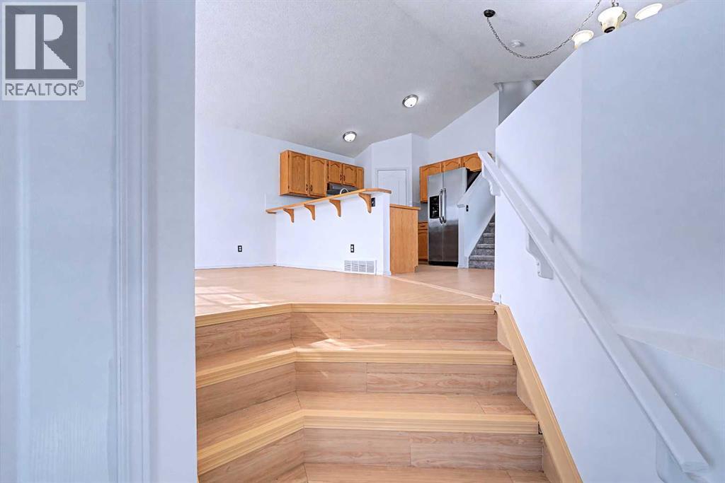 Single Family House 4 Level for Sale in  Saddlecreek Terrace NE Saddle Ridge Calgary 