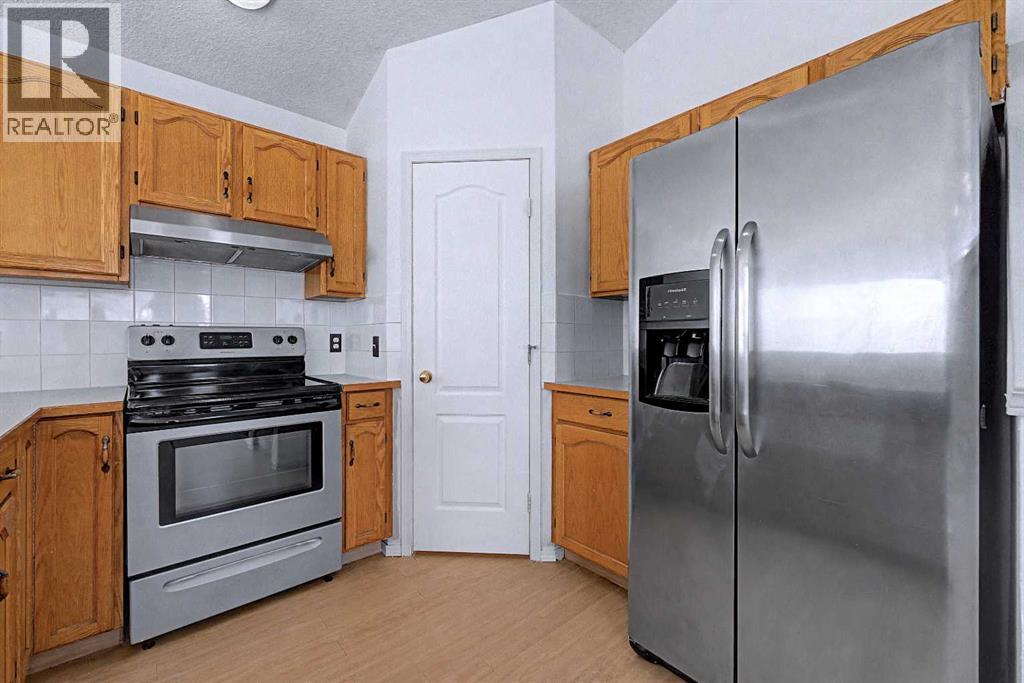 Single Family House 4 Level for Sale in  Saddlecreek Terrace NE Saddle Ridge Calgary 