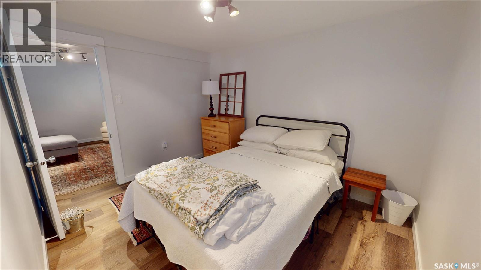 813 Carlton STREET