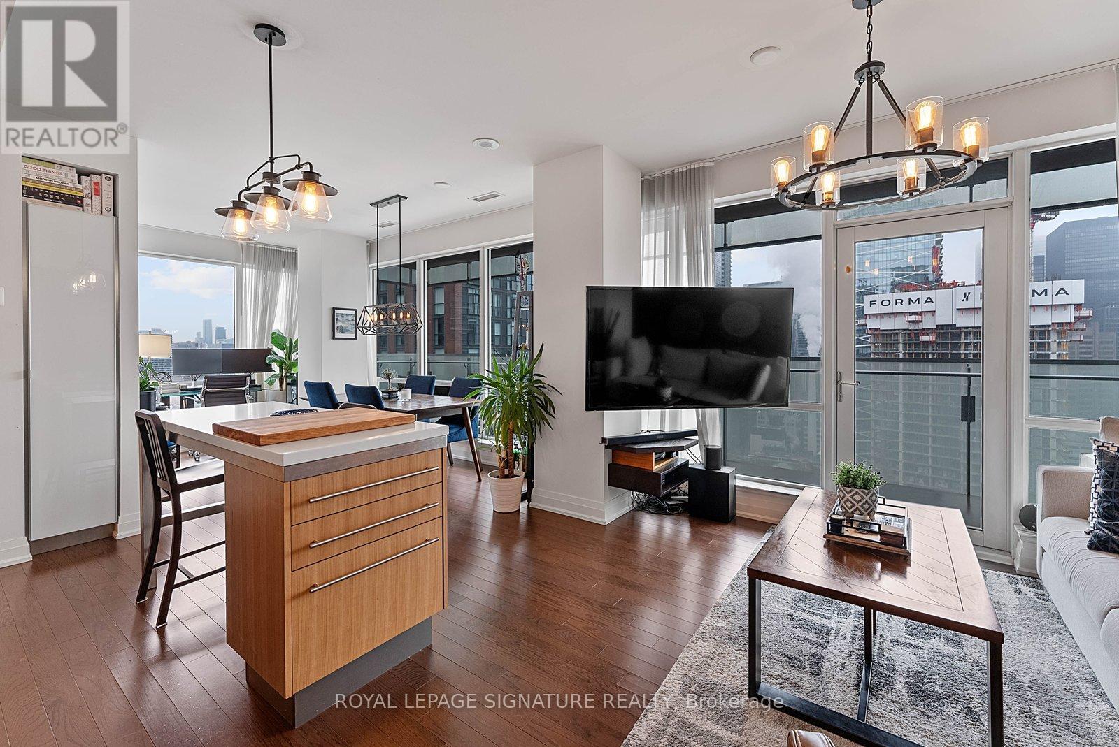 3008 - 80 JOHN STREET