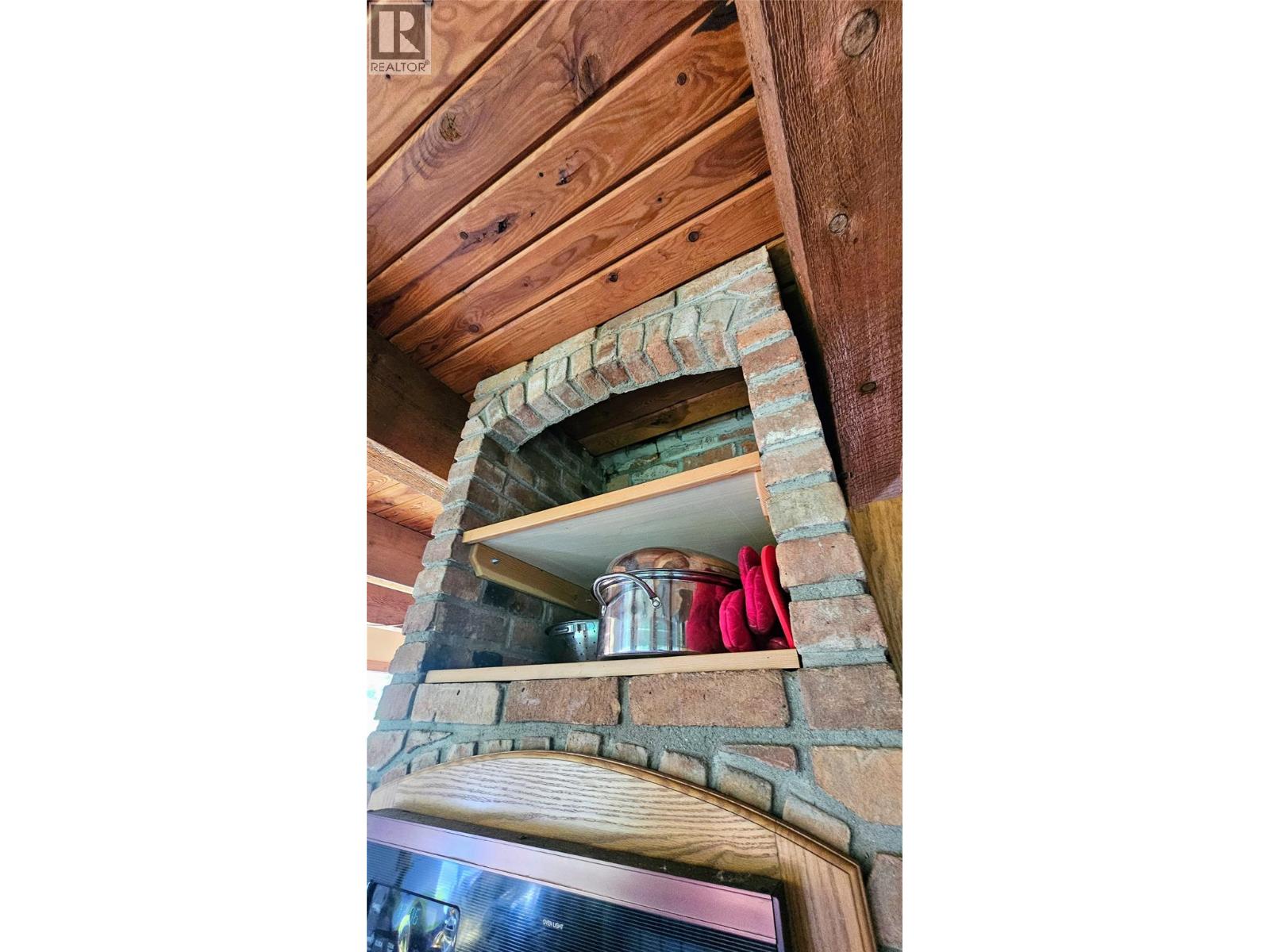 8496 B Procter Road E, Procter