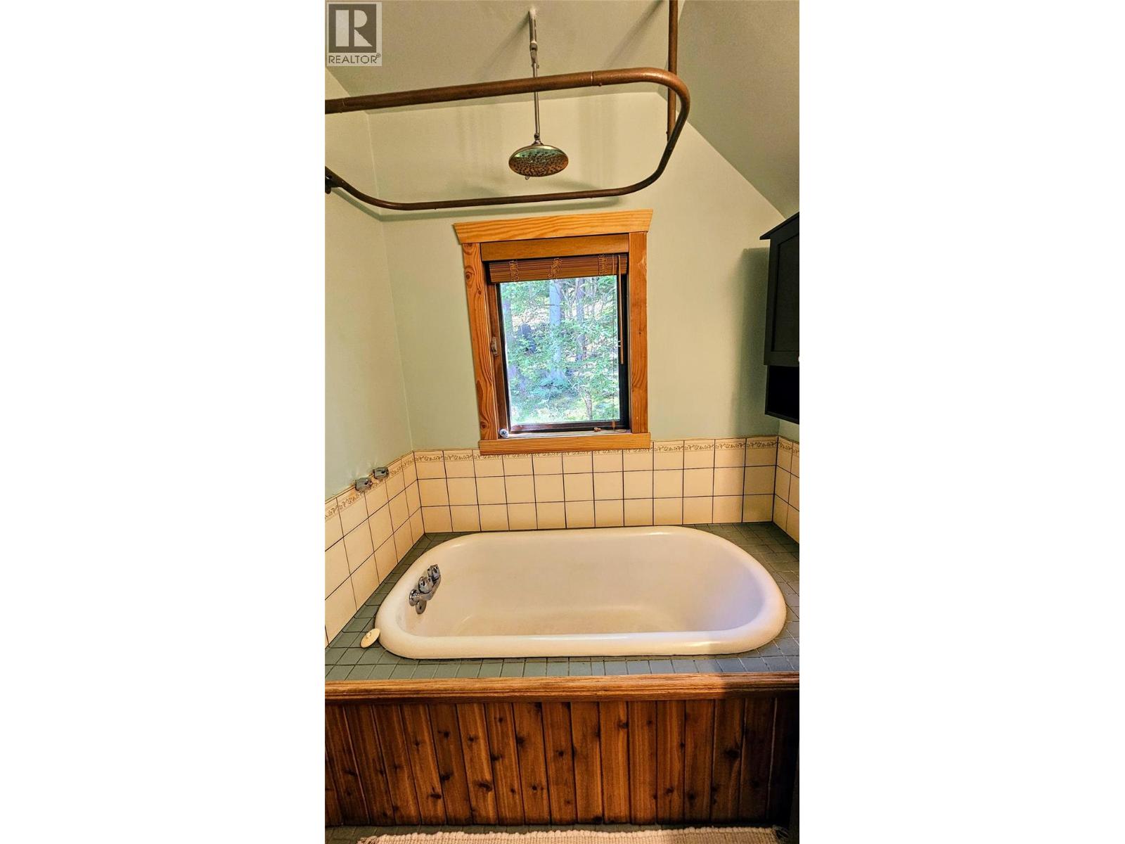 8496 B Procter Road E, Procter