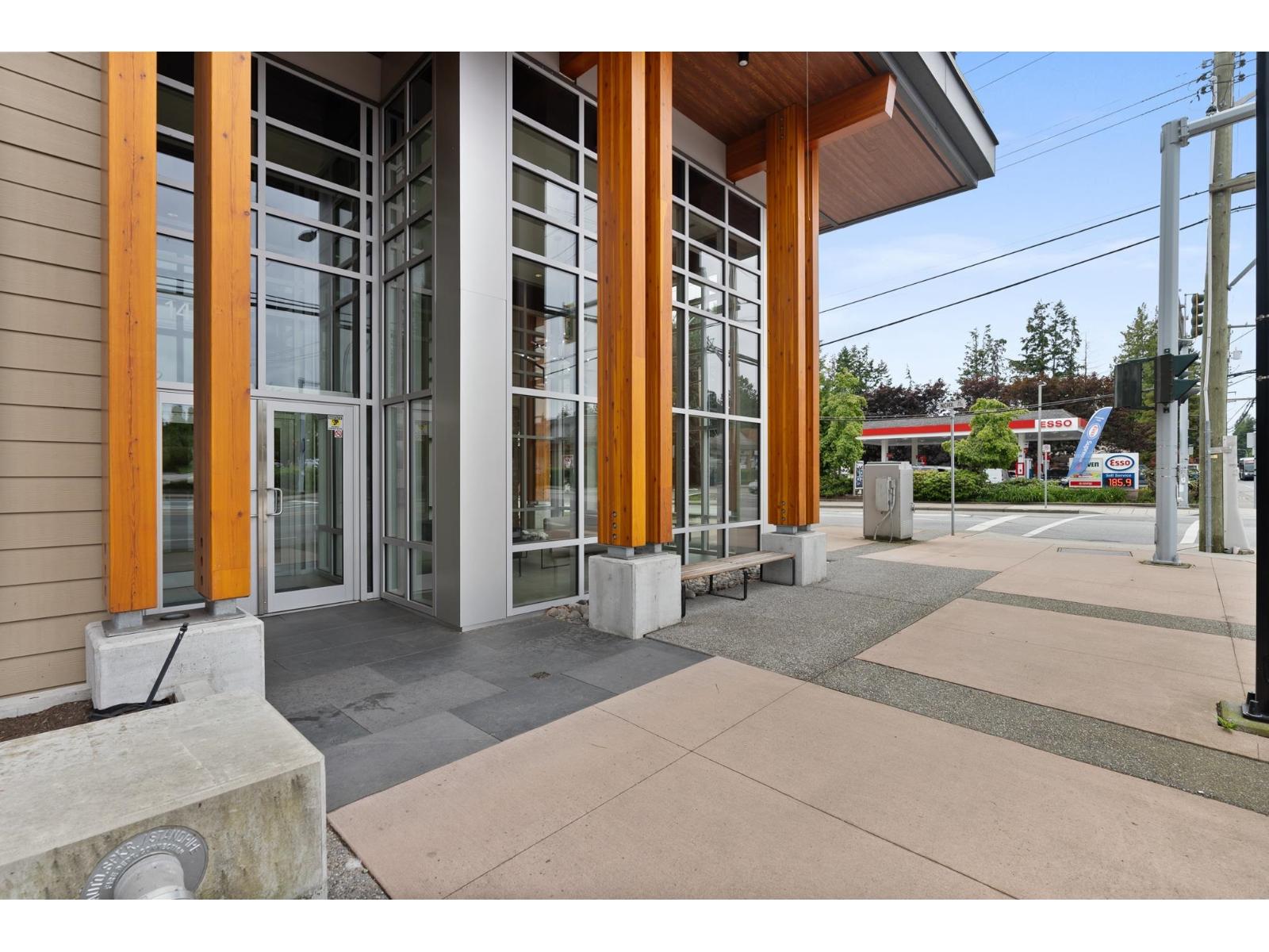 205 14022 NORTH BLUFF ROAD, White Rock