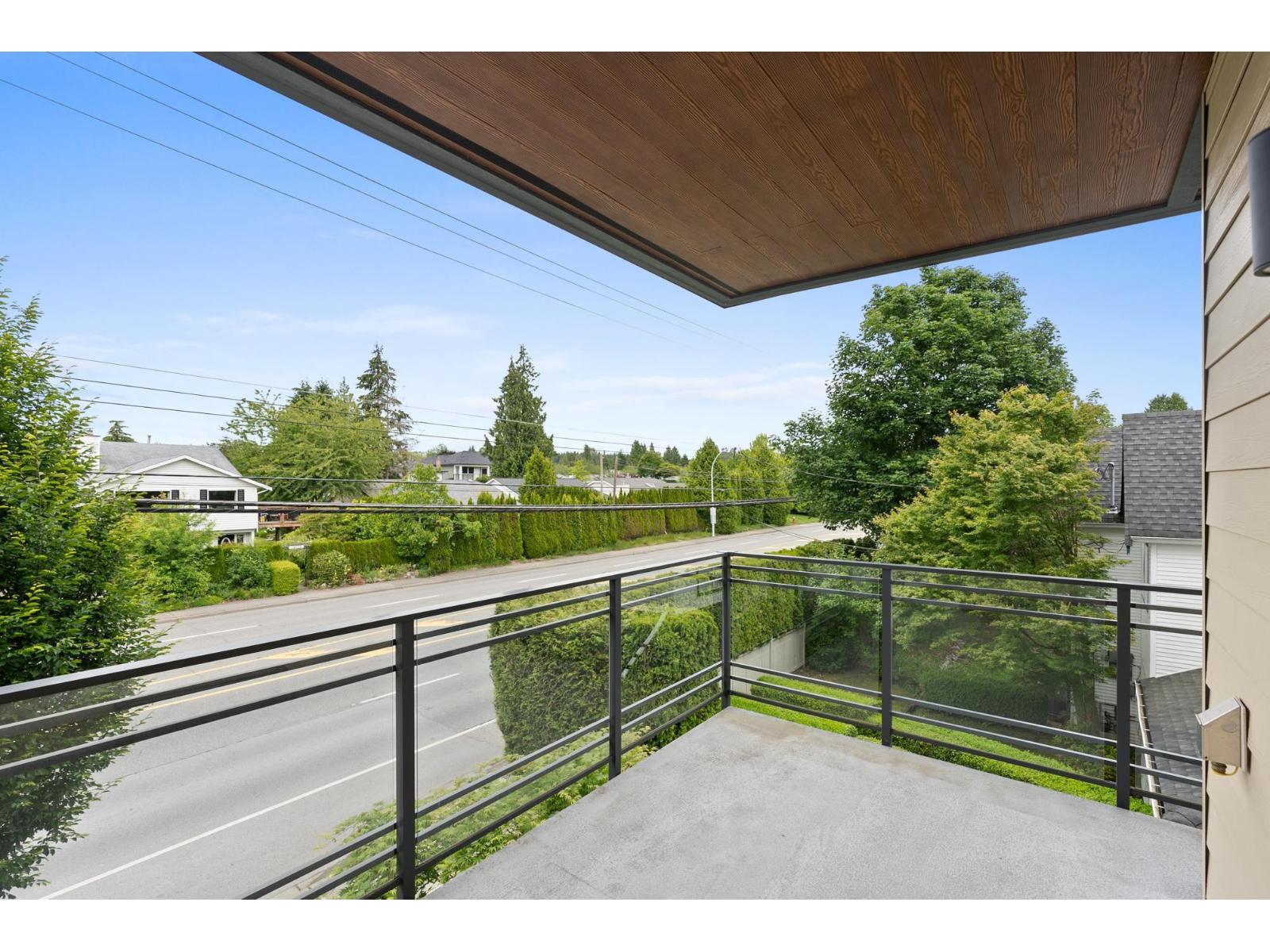 205 14022 NORTH BLUFF ROAD, White Rock