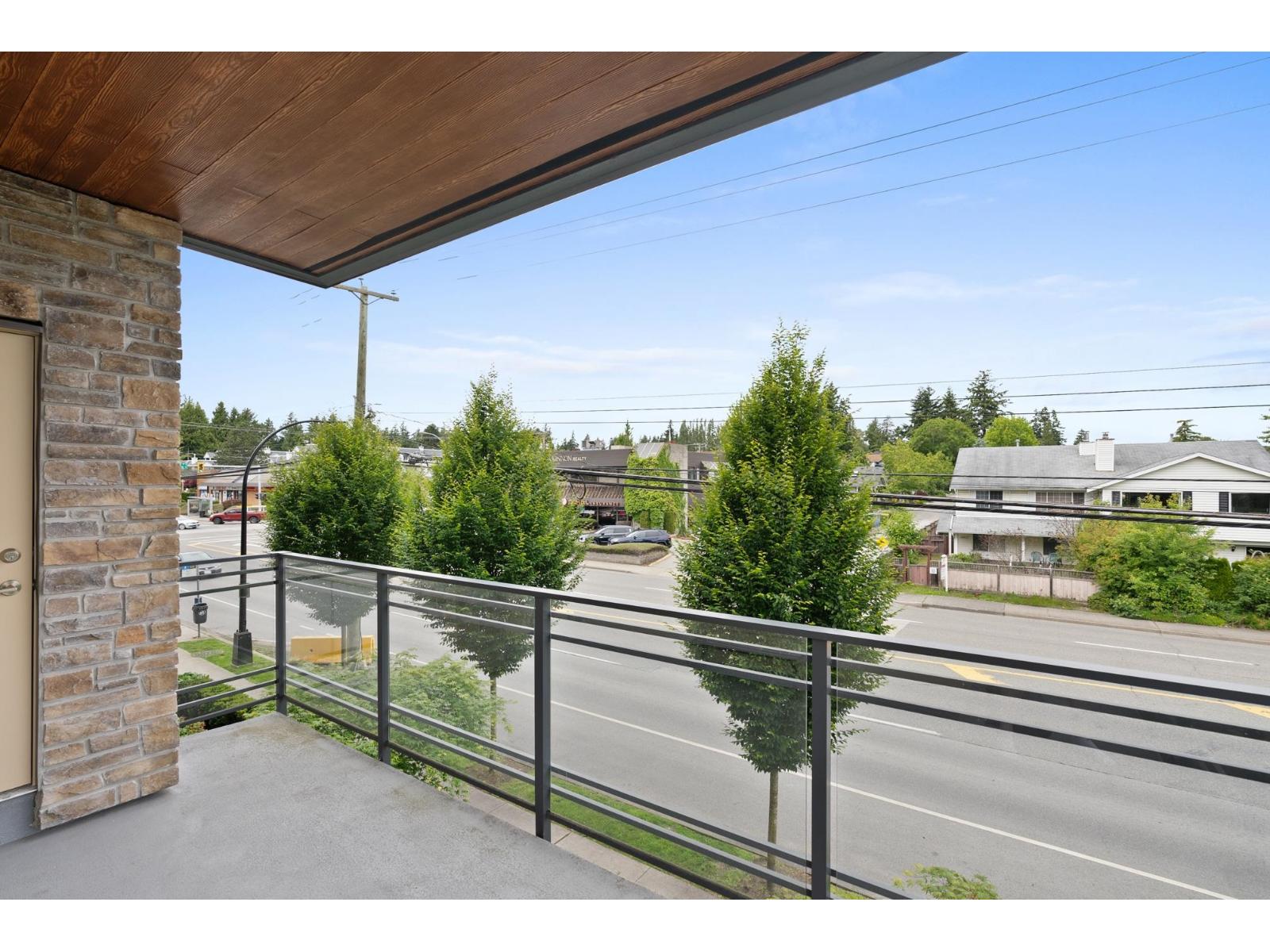 205 14022 NORTH BLUFF ROAD, White Rock