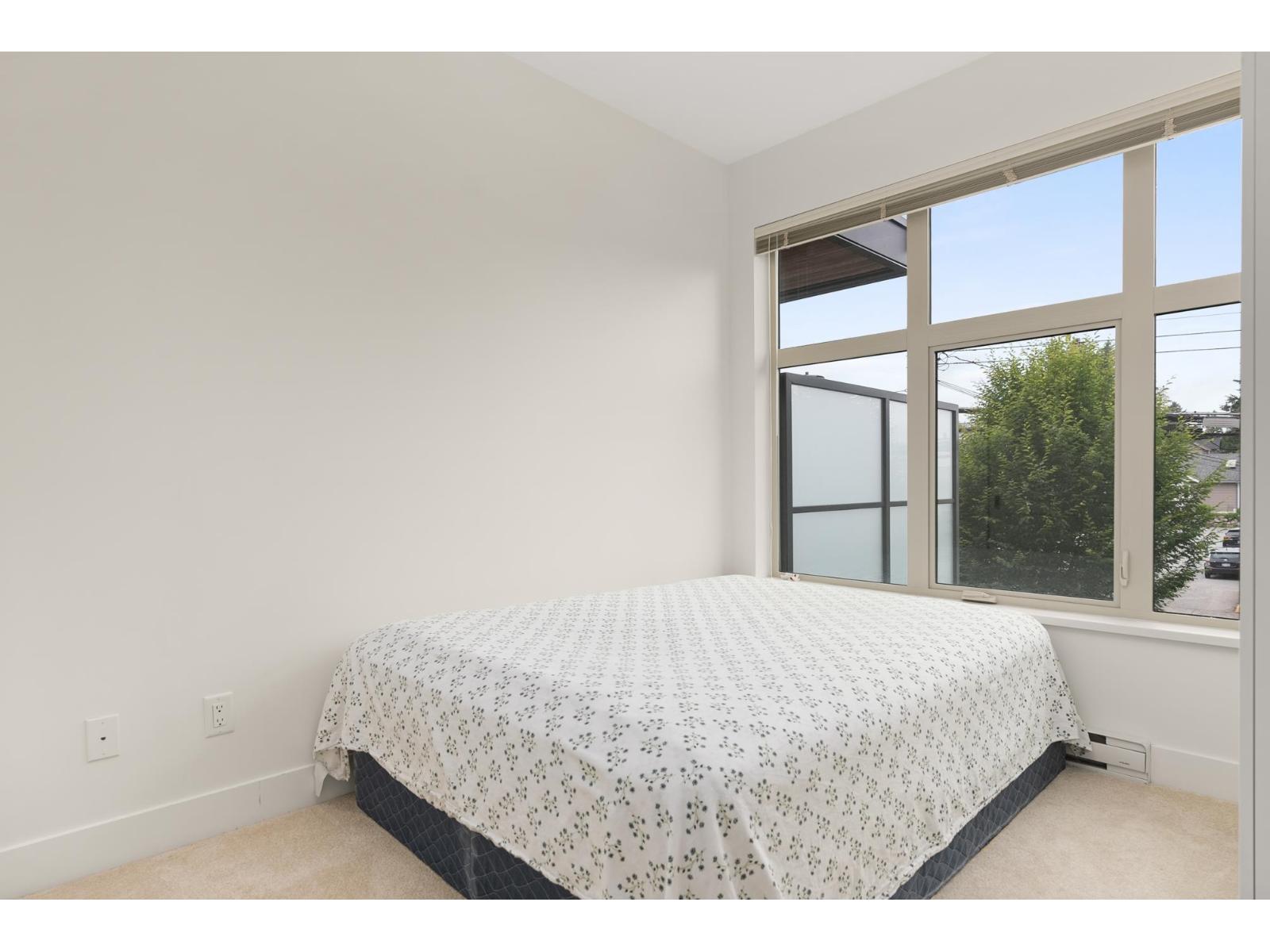 205 14022 NORTH BLUFF ROAD, White Rock