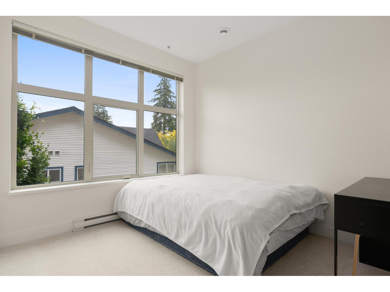 205 14022 NORTH BLUFF ROAD, White Rock