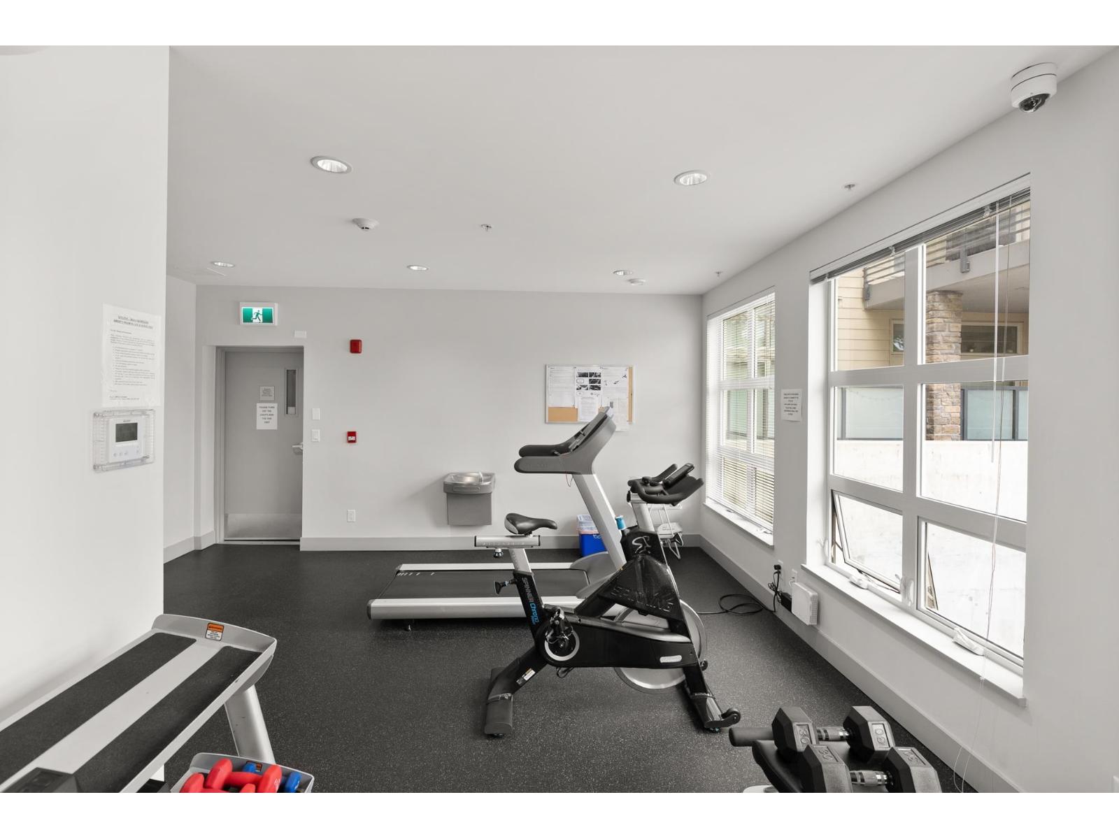 205 14022 NORTH BLUFF ROAD, White Rock