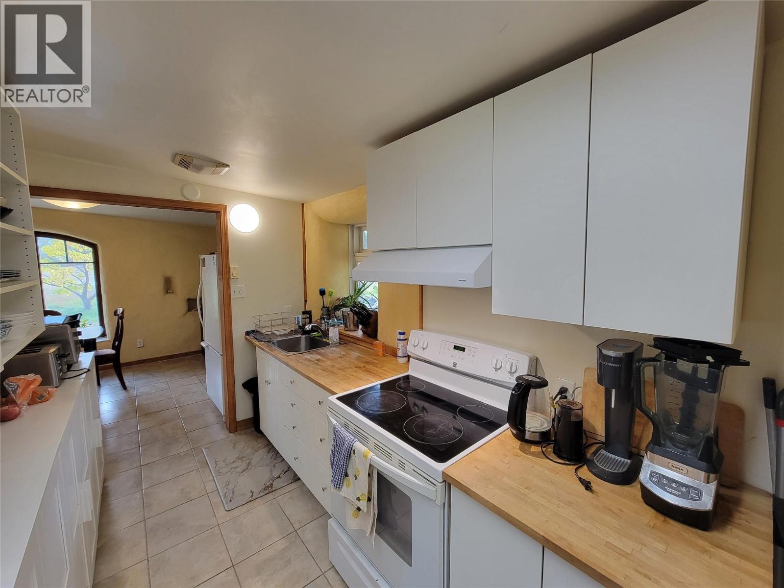 360 VLA Road, Cawston