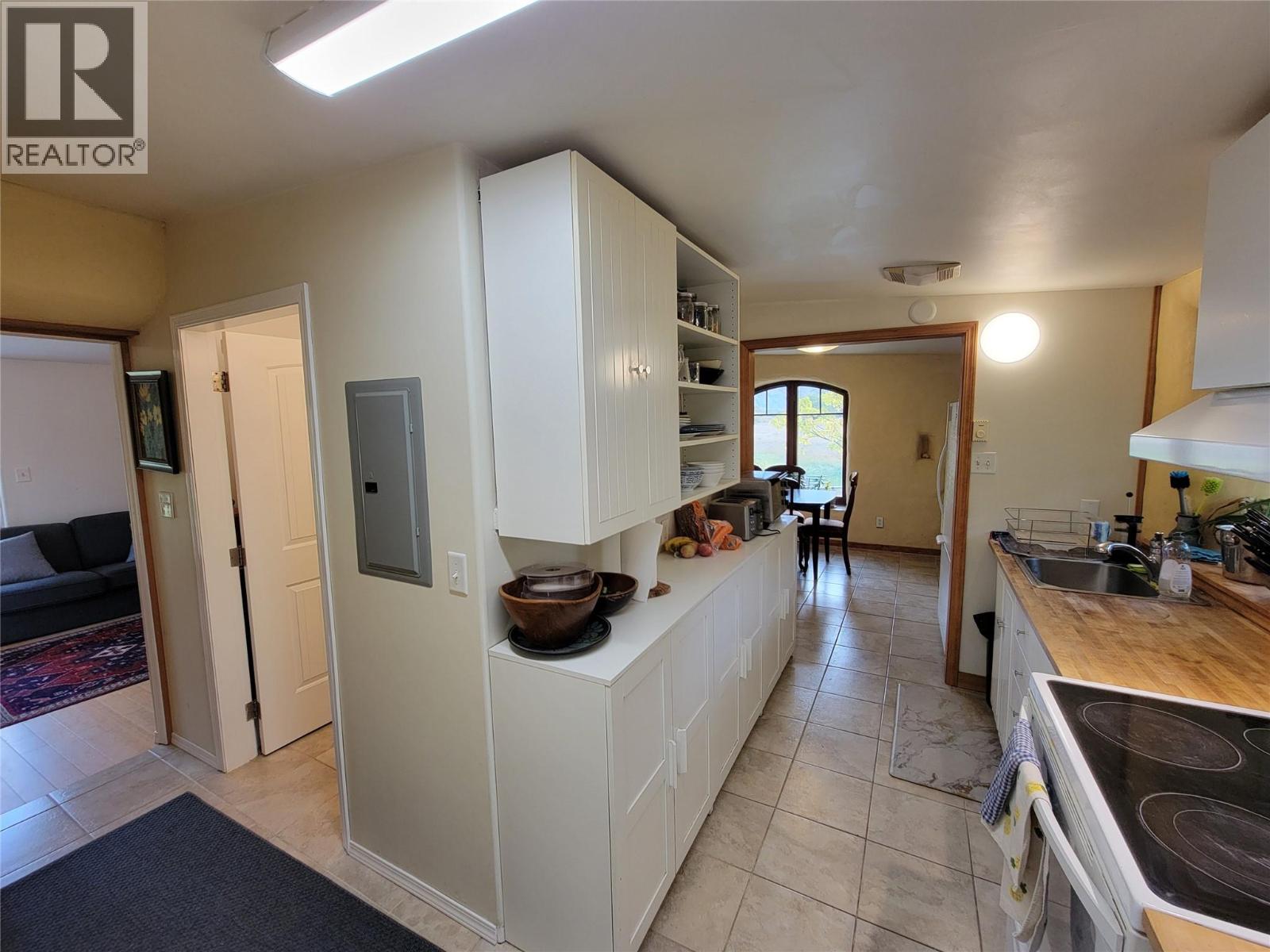 360 VLA Road, Cawston