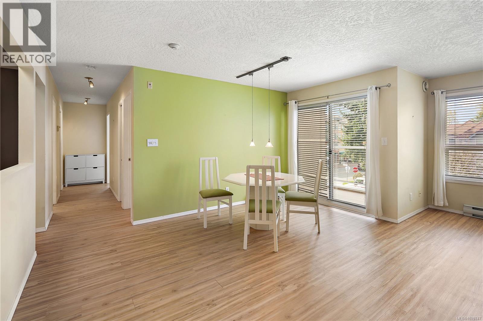 305 9861 Fifth Street, Sidney