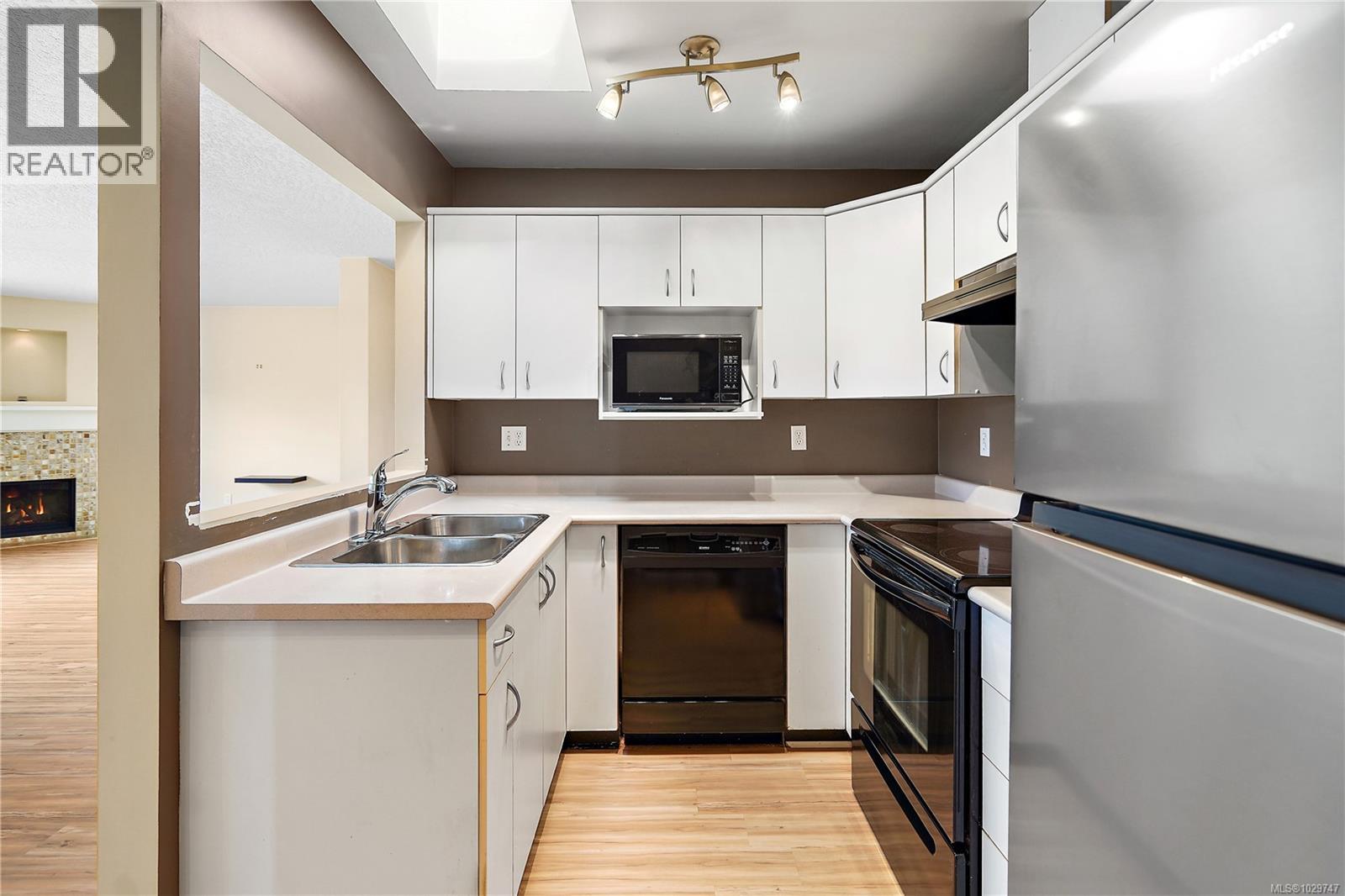 305 9861 Fifth Street, Sidney