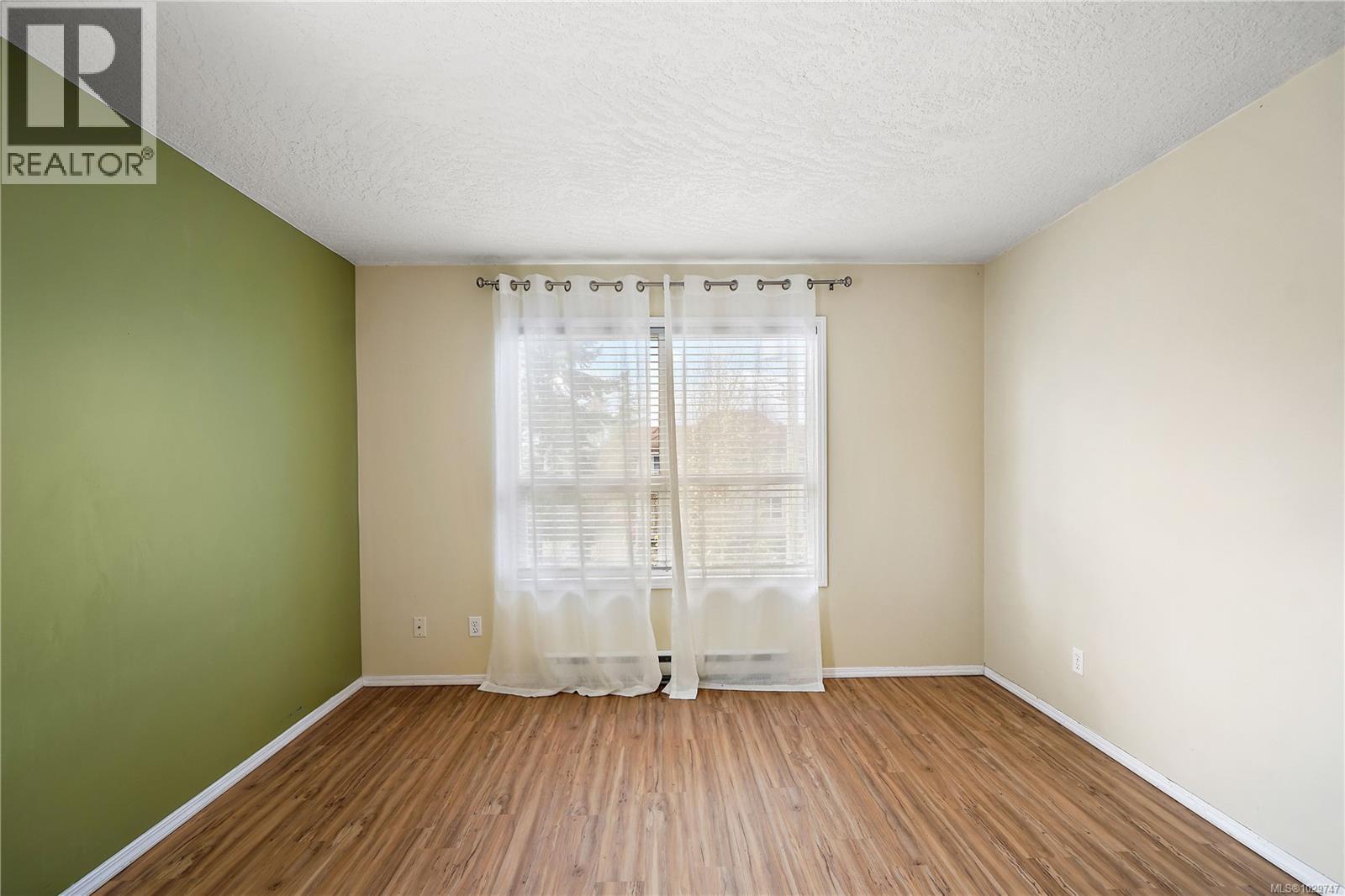 305 9861 Fifth Street, Sidney