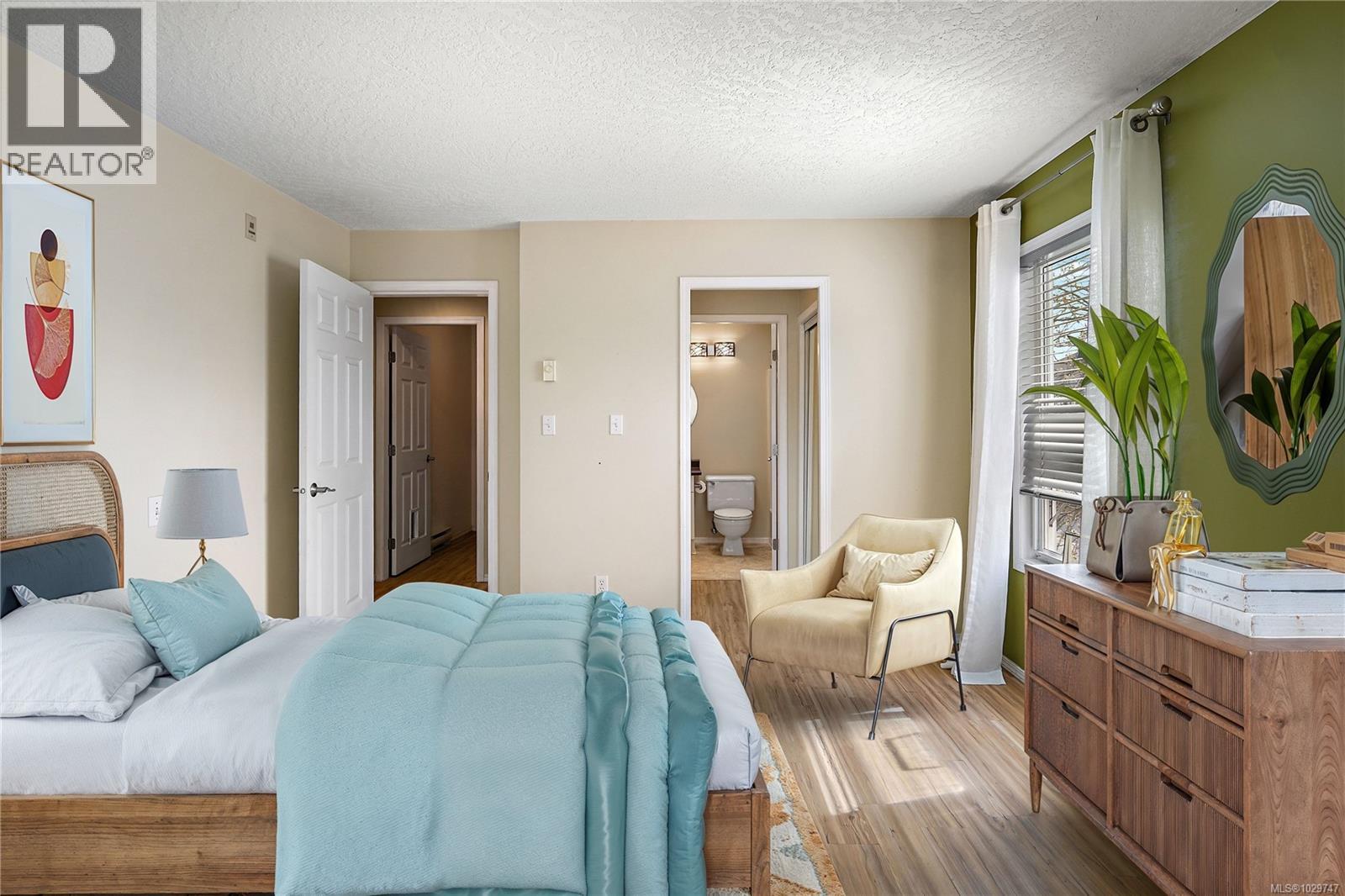 305 9861 Fifth Street, Sidney