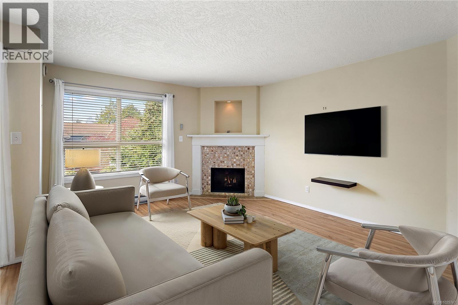 305 9861 Fifth Street, Sidney